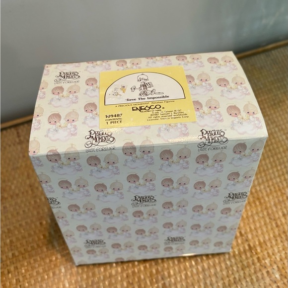 Precious Moments "Believe the Impossible" 109847 Exclusive Figurine new in box - Picture 2 of 11